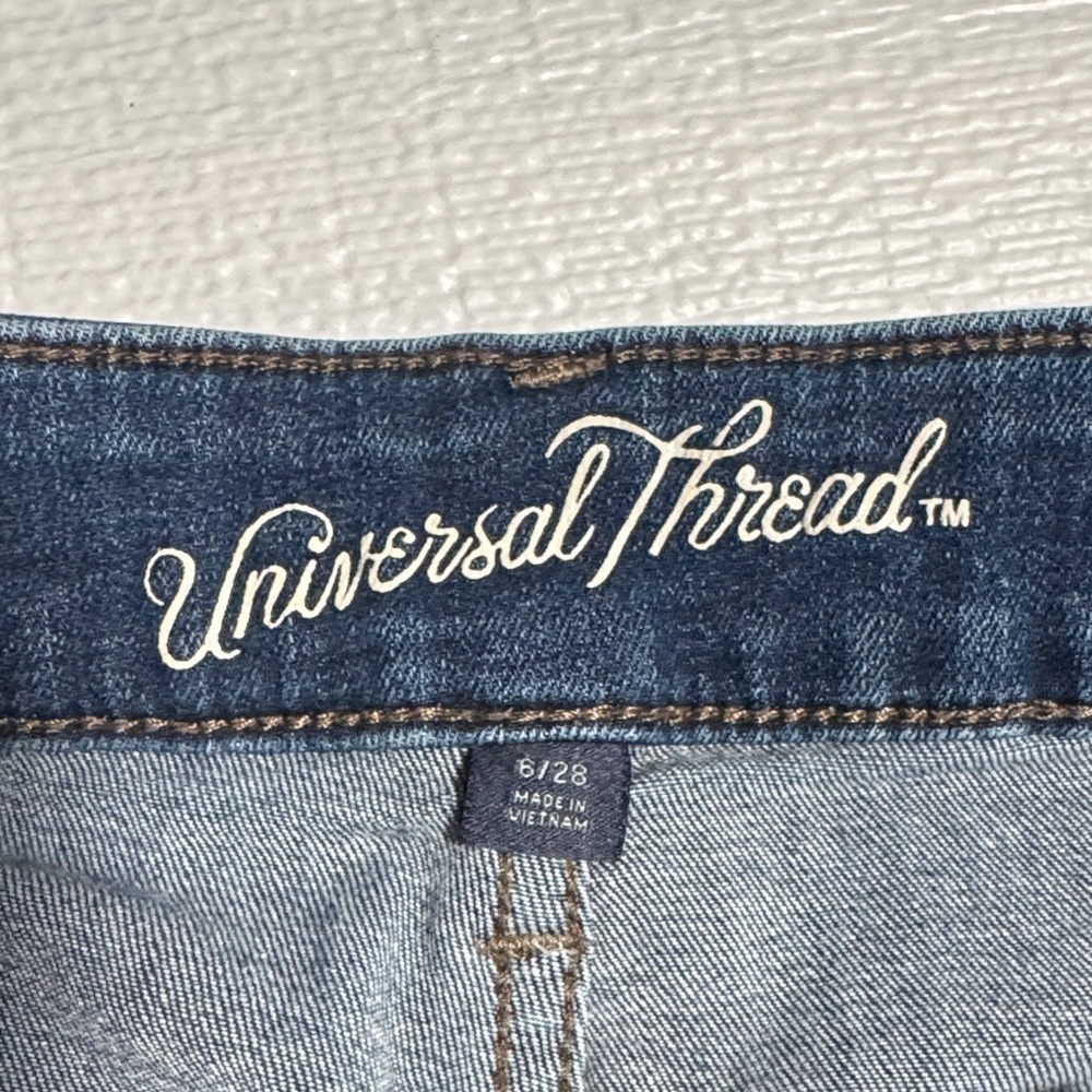 Universal Thread Blue Distressed Jean Shorts size 6/28 - Picture 2 of 4